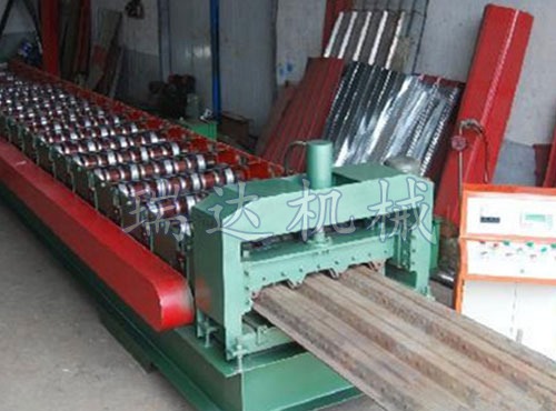 750型楼承板设备