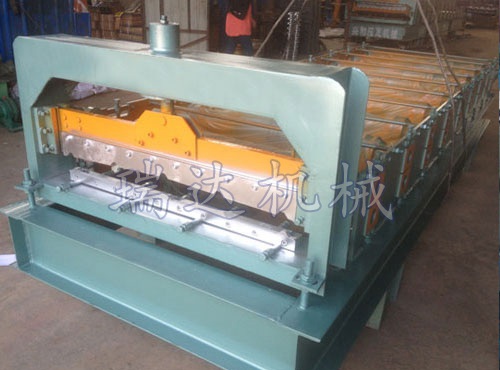 900型彩钢压瓦机