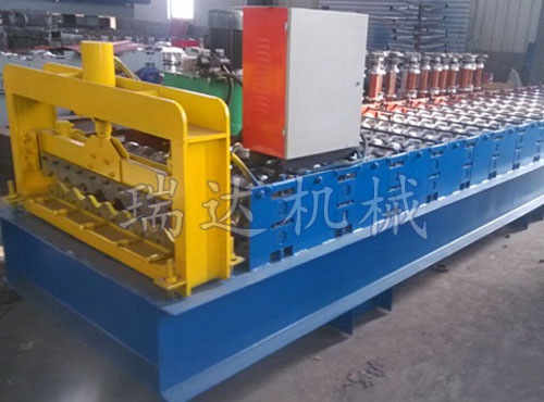 780型大圆弧压瓦机